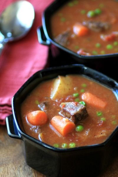 Copycat Cracker Barrel Beef Stew. this easy beef stew is the ultimate comfort food recipe. Cracker Barrel Beef Stew Recipe, Cracker Barrel Chicken And Dumplings Recipe, Taco Bells, Easy Stew Recipes, Cracker Barrel Copycat Recipes, Copycat Cracker Barrel, Cracker Barrel Recipes, Olive Garden Pasta, Tasty Beef Stew