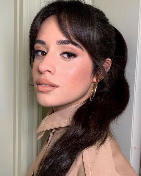 Camila Cabello Hair, Cabello Hair, White Eyeliner, Honest Beauty, Celebrity Makeup Artist, Hairstyles For Round Faces, Celebrity Makeup, Indian Hairstyles, Celebrity Hairstyles