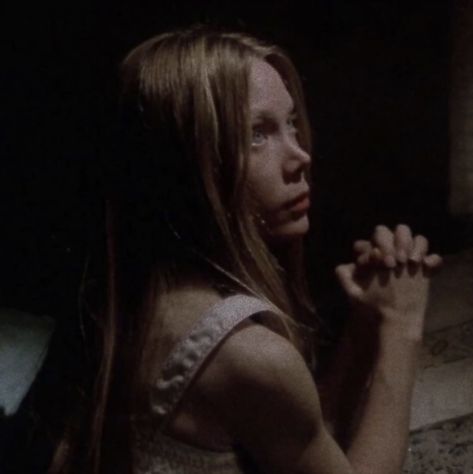 Carrie
Carrie white
Stephen king
Tumblr Feminine Urge, Carrie White, Female Hysteria, Halloween Aesthetic, Grunge Goth, Classic Horror, Film Aesthetic, White Aesthetic, Scary Movies