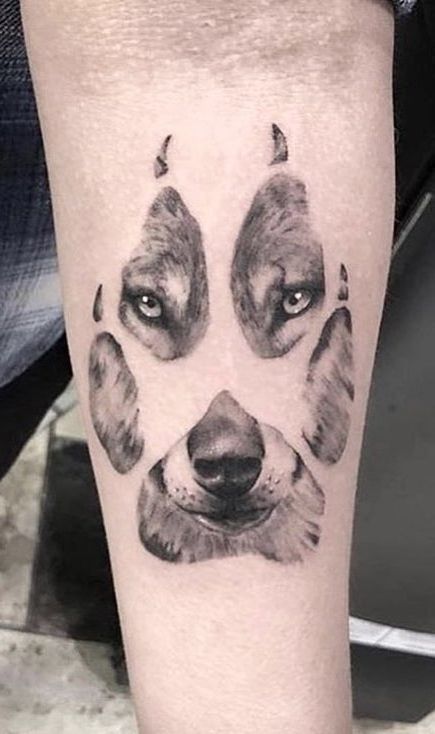 Wolf Paw Tattoos, Husky Tattoo, Claw Tattoo, Beautiful Wolf, Pawprint Tattoo, Wolf Tattoo Sleeve, Dog Paw Tattoo, Kunst Tattoos, Paw Tattoo