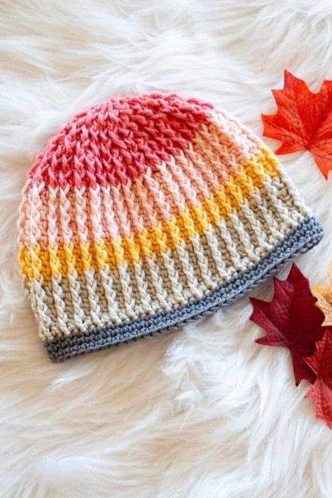 Make a warm and snuggly beanie sytle hat using this free crochet pattern. Use rich reds and greens for a quick to crochet Christmas gift. #crochet #freecrochetpattern #christmascrochet Crochet Adult Hat, Crochet Wrap Pattern, Crochet Unique, Crochet Baby Hat Patterns, Crochet Christmas Gifts, Baby Hat Patterns, Crochet Hat Free, Bonnet Crochet, Crochet Beanie Pattern