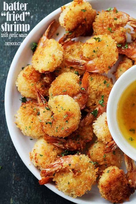 This easy shrimp recipe for Baked Batter "Fried" Shrimp with Garlic Dipping Sauce is a healthy version of Red Lobster's Batter Fried Shrimp. It's so GOOD! #shrimp #redlobster Batter Fried Shrimp, Garlic Dipping Sauce, Shrimp With Garlic, Dipping Sauces Recipes, Summer Veggies, Shrimp Recipes Easy, Shrimp Dishes, Fried Shrimp, Shrimp Recipe