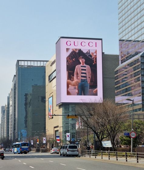 Kai Gucci, Digital Billboard, Out Of Home Advertising, Billboard Advertising, Brand Campaign, Outdoor Advertising, Favorite Celebrities, Times Square, Turning