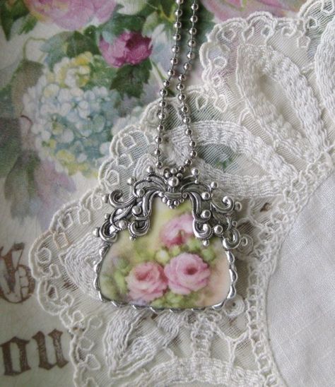 Broken China Crafts, Victorian Purses, China Crafts, Broken China Jewelry, Picture Pendant, Vintage Jewelry Art, Shabby Chic Crafts, Assemblage Jewelry, China Jewelry