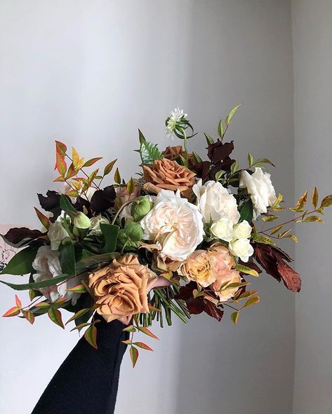 garden roses scabiosa cooper beech nandina hellebore  . . . . #wildgreenyonder #bouquet #fallflowers #novemberflowers #novemberwedding Flora Designs, Corporate Dinner, Fall Bouquet, Boho Wedding Flowers, Flora Design, Green Bouquet, Bouquet Inspiration, Vintage Bouquet, Winter Bouquet