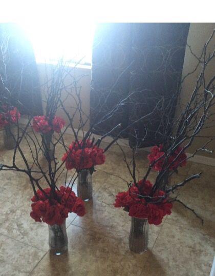 Red And Black Gothic Party Decor, Black And Red Wedding Centerpieces, Black And Red Centerpieces, Red And Black Centerpieces, Black Wedding Centerpieces, Twig Centerpieces, Budget Friendly Wedding Centerpieces, Black Centerpieces, Halloween Centers