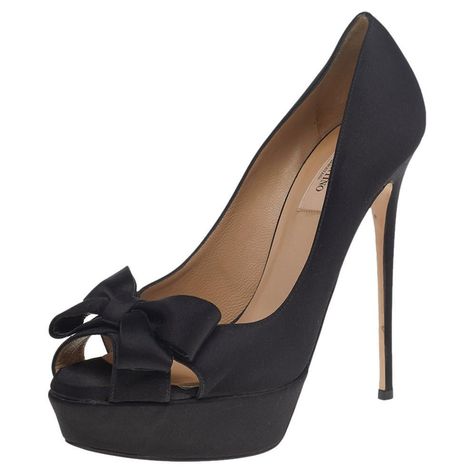 Add a luxe finish to your outfit with these Valentino platform pumps. They are crafted from black satin and designed with bows, peep toes, platforms, and 14 cm heels. Valentino Platform, Rococo Shoes, Valentino Sandals, Valentino Black, Valentino Shoes, Satin Bow, Platform Pumps, Black Satin, Shoes Women Heels