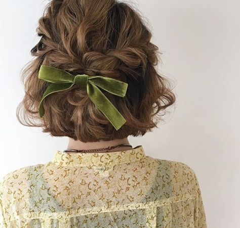 7 Cool and Cute Ways to Wear a Velvet Hair Bow Trend Hair Bow Trend, Cottage Core Hairstyles, Cottage Core Hair, Cottagecore Hairstyles, Cottagecore Hair, Bow Trend, Velvet Hair Bow, New Hair Look, Frizzy Curly Hair