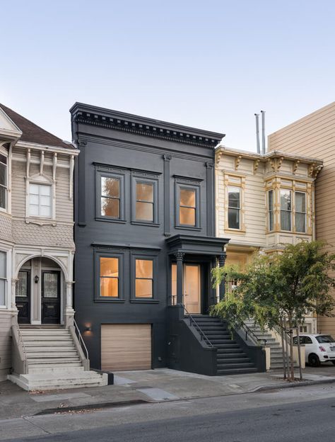 Pine St Home by Sarah Wilmer Studio | HomeAdore Black Facade, San Francisco Architecture, San Francisco Houses, Townhouse Designs, Plans House, House Studio, Row House, Minimalist Architecture, Classic House