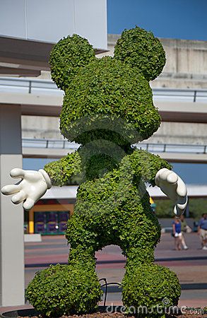 Disney's Magic Kingdom Mickey Mouse Topiary Castle Images, Disney Garden, Walt Disney Quotes, Disney Now, Topiary Garden, Disney World Magic Kingdom, Disney Home Decor, Disney Magic Kingdom, Disney Castle