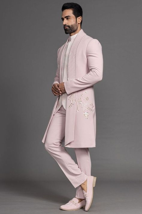 White embroidery sequence in pink color of sherwani. Reception Suits For Men Indian, Sangeet Outfit For Groom, Sangeet Outfit For Men, Indo Western Outfits For Men, Casual Wedding Suit, Traditional Indian Mens Clothing, Pink Sherwani, Groom Collection, India Fashion Men