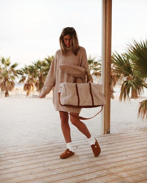 Shearling Birkenstock Outfit, Boston Shearling, Birkenstock Boston Shearling, Birkenstock Outfit, Birkenstock Boston, Inspiration Mode, Winter Style, Autumn Winter Fashion, All Fashion