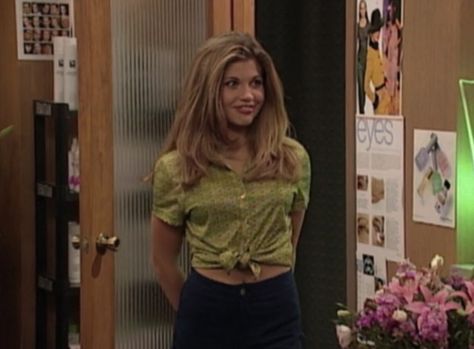 miss 2005 on Instagram: “remember when topanga cut her hair and shook the entire school to its core” Topanga Lawrence, Tv Characters Outfits, Cory And Topanga, Danielle Fishel, 90s Hair, Iconic Scenes, World Hair, 80's Fashion, 90s Runway Fashion