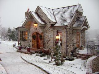 Four Wonderful Small Houses – My Incredible Website English Winter, Case In Stile Country, Cute Cottages, Elegant House, Beautiful Property, Country Cottages, Stone Cottages, House Small, Cottage Cabin