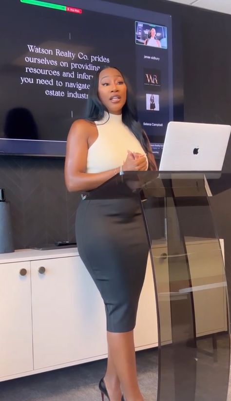 Black Woman Public Speaking, Public Speaking Aesthetic Women, Presenter Outfit, Businesses Woman, Public Speaking Aesthetic, Woman Successful, Career Aesthetic, Stylish Business Outfits, Corporate Baddie