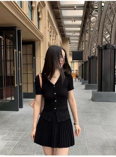 Spring Outfits Asian, Short Skirt Outfits Summer, Short Black Skirt Outfit, Korean Summer Outfit, Black Outfit Korean, Summer Korean Outfits, Korean Summer Fashion, Korean Fashion Summer, Hairstyle Inspiration