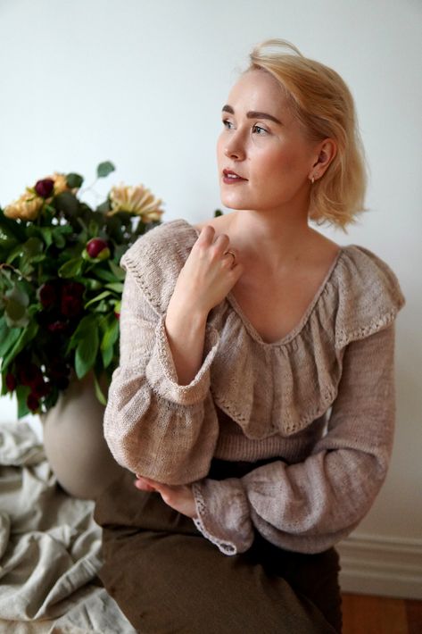 Ravelry: Poet Ruffle Blouse by Fabel Knitwear Ruffle Blouse Pattern, Diy Wardrobe, Romantic Blouses, The Poet, Ruffled Neckline, Fall Capsule Wardrobe, Scarf Knitting Patterns, Knit Picks, Knit Sleeve