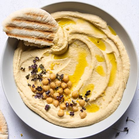 Chickpea Hummus Recipe, Cook Chickpeas, Classic Hummus Recipe, Chickpea Hummus, Easy Hummus Recipe, Ground Beef And Cabbage, Garlic Hummus, Easy Hummus, Dry Chickpeas