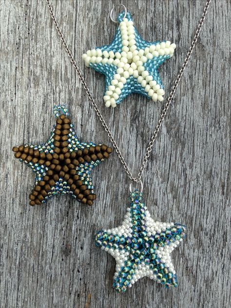 This is a beaded starfish pendant designed by Kelly Dale from Off the Beaded Path. Her You Tube tutorial is excellent!!! Pony Bead Animals, Beaded Starfish, Starfish Jewelry, Sea Jewelry, Friendship Bracelets With Beads, Starfish Pendant, Seed Bead Tutorial, Beaded Jewelry Designs, Bead Embroidery Jewelry