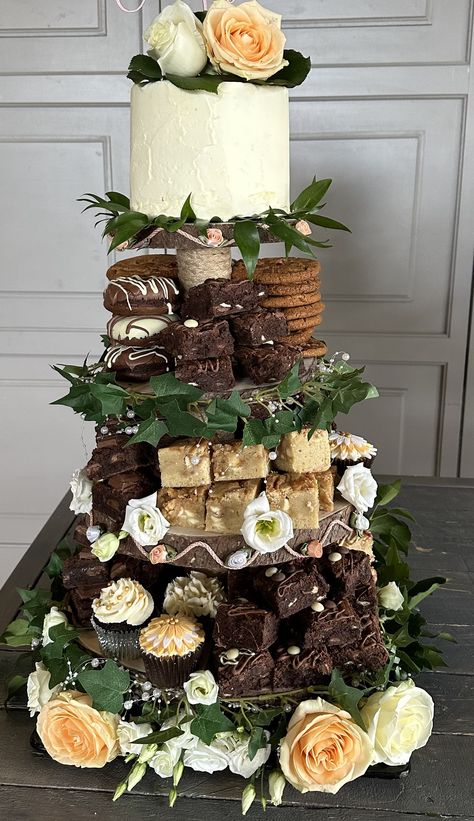 Untraditional Wedding Cake Ideas, Costco Cake Decorated At Home, Desert Stands Display, Dessert Wedding Cake, No Cake Wedding Ideas, Cake And Cookie Display, Non Wedding Cake Ideas, Cookie Wall Wedding, Bundt Cake Dessert Table