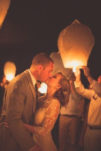 Magic Photos With Sky Lanterns For Your Wedding Album ❤︎ Wedding planning ideas & inspiration. Wedding dresses, decor, and lots more. #weddingideas #wedding #bridal Paper Wedding Decorations, Wish Lanterns, Lantern Wedding, Floating Lanterns, Wedding Send Off, Album Wedding, Sky Lanterns, Wedding Lanterns, Rooftop Wedding