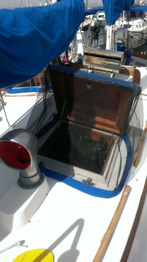 Front view of Natalie's homemade hatch cover Catalina 22, Boat Tips, Boat Organization, Experiences Not Things, Liveaboard Sailboat, Liveaboard Boats, Boat Galley, Boat Upholstery, Sailboat Interior