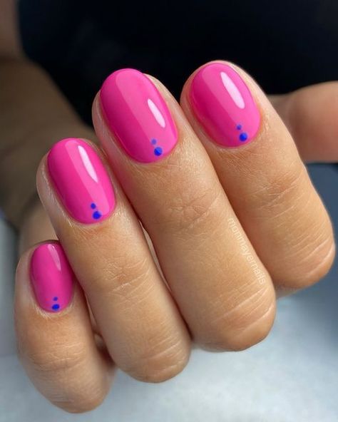 Pink And Blue Manicure, Pink Nail Gradient, Hot Pink Blue Nails, One Hand Blue One Hand Pink Nails, Pink Nails With Blue Design, Summer Nails With Dots, Hot Pink Short Nail Designs, Gel Nails Dots, Summer Nails Blue And Pink