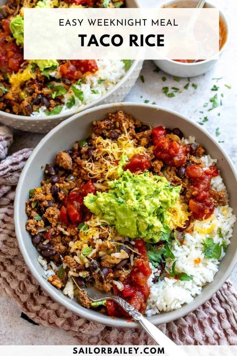 This Taco Rice Bowl will be your new favorite healthy dinner. Chipotle flavored ground meat, veggies and rice of choice.
 via @sailor_bailey Chipotle Taco Bowls, Bowl Meals Ideas, Healthy Mexican Rice Bowls, Healthy Girl Dinner Ideas, Macro Friendly Taco Bowl, Healthy Recipes Bowls, Ground Chicken Bowls Healthy, Beef Bowls Healthy, Taco Bowls Meal Prep