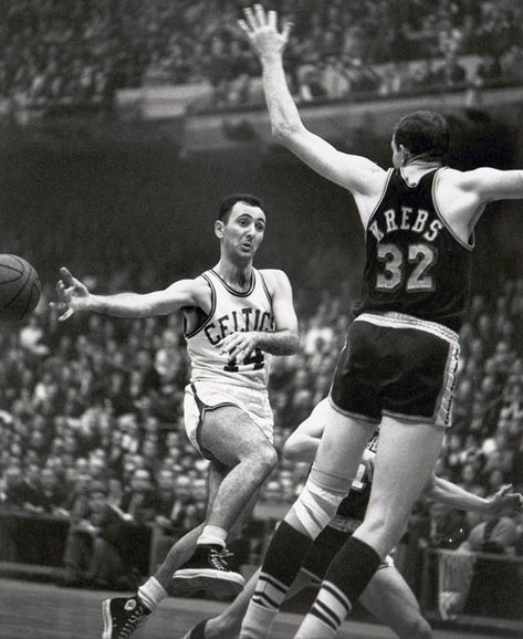 Bob Cousy, Fly Bird, Nba Basket, Boston Celtics Basketball, Red Sox Game, Celtic Pride, Basketball Photography, Nba Legends, Ticket Sales