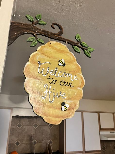 Beehive theme kitchen Beehive Pictures, Kindergarten Door, Infant Room Ideas, Bee Hive Craft, English Classroom Decor, Honey Decor, Kindergarten Decorations, Christmas Advent Calendar Diy, Bee Wedding