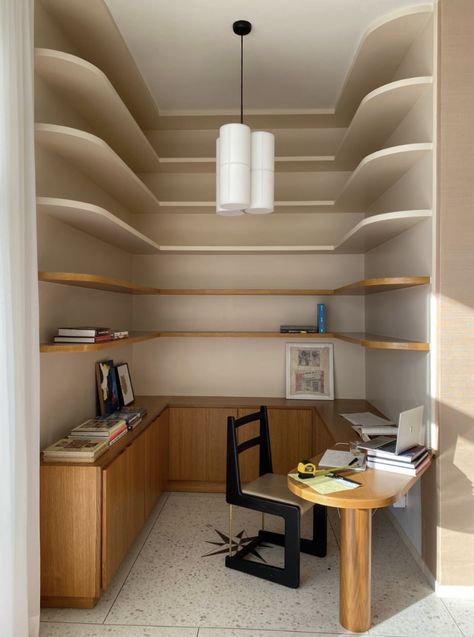 Corner Millwork, Tiny Home Office In Bedroom, Tiny Office, Office Nook, Office Guest Room, Interior Work, Built In Furniture, Home Office Space, Office Interior Design