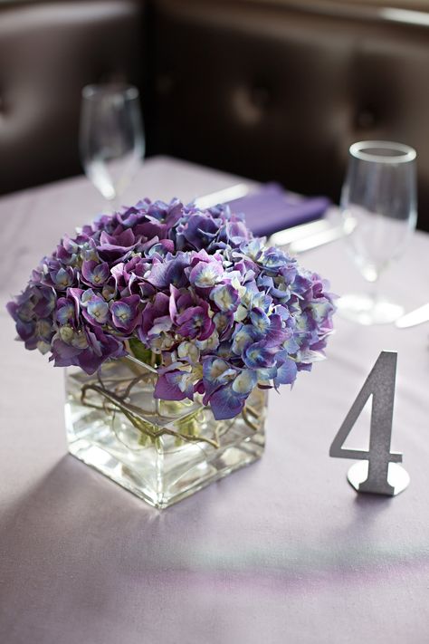 Purple Hydrangea Centerpieces, Hydrangea Wedding Decor, Purple Hydrangea Wedding, Wedding Table Decorations Purple, Purple Table Settings, Purple Wedding Tables, Purple Wedding Centerpieces, Purple Centerpieces, Cheap Wedding Centerpieces