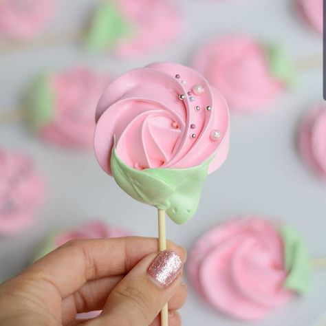 🍰 CAKES 🍰 COOKIES 🍰 CUPCAKES 🍰 on Instagram: “Meringue Rose 🌹 by @dreamzefir . Do you need more inspiration and ideas? Follow me please . @tastychannel . 🌹🌹🌹🌹🌹🌹🌹” Rose Meringue Cookies, Lollipop Cookies, Meringue Cookie, 12th Birthday Cake, Meringue Desserts, Fairy Garden Birthday Party, Meringue Recipe, Cupcake Shops, Diy Desserts