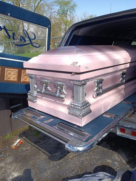 Glass Coffin Aesthetic, Coffin Aestethic, Trailerpark Princess, Casket Aesthetic, Mortuary Aesthetic, Pink Casket, Aesthetic Coffins, Lent 2024, Mortuary Science