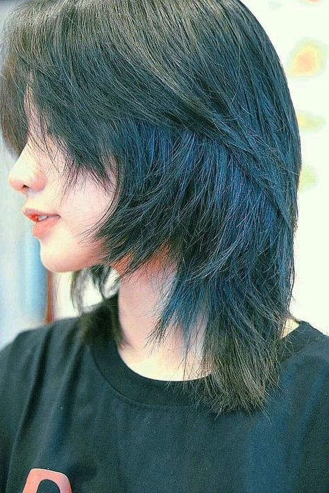 Wolf cut is a tapered haircut with a choppy short layers that start at the crown and gradually get longer toward the end. The haircut is defined by its heavy layers and the volume at the crown and looks like a mixture of shag and mullet. Haircut inspired by Mikasa Ackerman #pixiebobhaircut #hairology https://youtu.be/lc9jcog75Nc Mullet Wolfcut Short Hair, Wolf Cut Hairstyles, Short Hair Tomboy, Fesyen Rambut, Cut Hairstyles, Asian Short Hair, Hair Inspiration Short, Long Wolfcut Haircut, Wolfcut Haircut