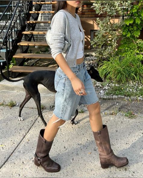 Ultimate Guide To Biker Boots: Styling Them All Year Round - BYSHAR Styling Biker Boots, Jean Shorts And Boots Outfit, Brown Biker Boots Outfit, Boots And Shorts Outfit, New York Girl Aesthetic, Buckle Boots Outfit, Boots Outfit Summer, Brown Biker Boots, Biker Boots Outfit