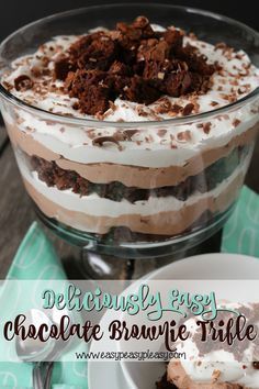 Impress your family and friends with this super Deliciously Easy Chocolate Brownie Trifle! Snickers Brownie Trifle, Trifold Desserts, Brownie Caramel Trifle, Truffle Pudding Desserts, Chocolate Brownie Pudding Dessert, Trifold Recipe, Lite Desserts For Summer, Brownie Truffle Bowl Trifle Desserts, Brownie Parfait Desserts