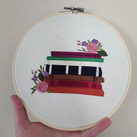 Bookshelf Embroidery, Crewneck Embroidery Books, Book Stack Embroidery, Books Embroidery Pattern, Cat And Book Embroidery, Stack Of Books, Embroidery Hoop, Felt, Embroidery