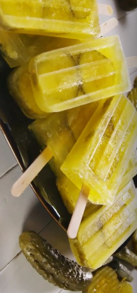 Dill Pickle Popsicles, Pickle Juice Popsicle, Pickle Popsicles, Pickle Pops, Juice Popsicles, Fresh Fruit Smoothies, Best Pickles, Homemade Popsicles, Pickle Juice