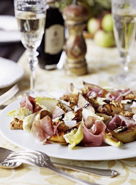 Sauted Pears, Prosciutto and Blue Cheese Salad Caramelised Pear, Blue Cheese Salad Recipes, Pear Prosciutto, Pear Blue Cheese, Prosciutto Salad, Blue Cheese Salad, Antipasto Salad, Salad Dishes, Cheese Salad