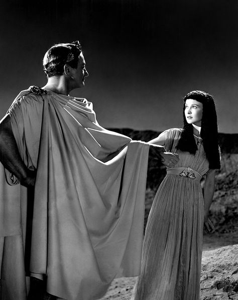 Claude Rains, Vivien Leigh - Caesar and Cleopatra (1945) Vivien Leigh Cleopatra, Cleopatra And Caesar Costume, Cleopatra And Caesar, Caesar Costume, Caesar And Cleopatra, Claude Rains, Vivien Leigh, Creative Costumes, Historical Period