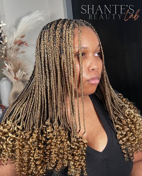 SMALL KNOTLESS x GODDESS CURLS (27/30/613) ••••••••••• (Book With Link in Bio) #explorepage✨ 30 Knotless Braids, Goddess Curls, Small Knotless, Knotless Braids, Hair Ideas, Mood Board, Link In Bio, Braids, Hair