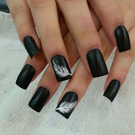 Feather Nail Art, Botanic Nails, Black And White Nail, Accent Nail Designs, Black And White Nail Art, Black And White Nails, Feather Nails, Matte Black Nails, Black Nail Art