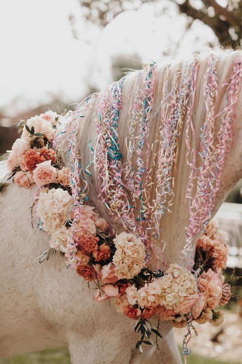 Bedazzled Hair, Horses Flowers, Horses With Flowers In Hair, Horse Flower Crown, Horse Flower, Green And White Flowers, White Horse Aesthetic Royal, Horse In Flower Field, Pink Horse