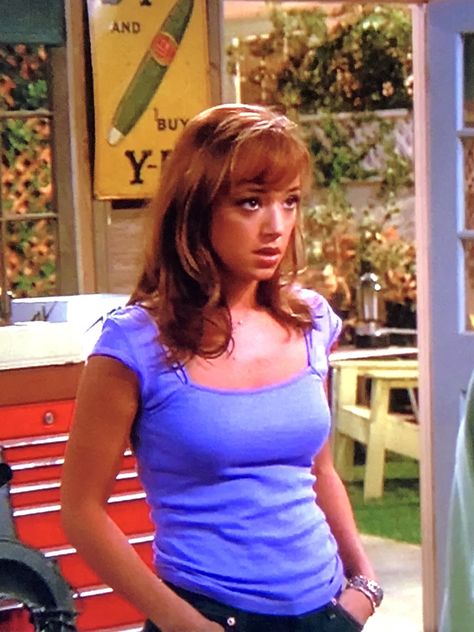 Carrie Heffernan Outfits, Leah Rimini, Michelle Keegan Hair, Carrie Heffernan, Black Cat Meme, Katy Mixon, Eve Plumb, Mean Girls Outfits, Kevin James