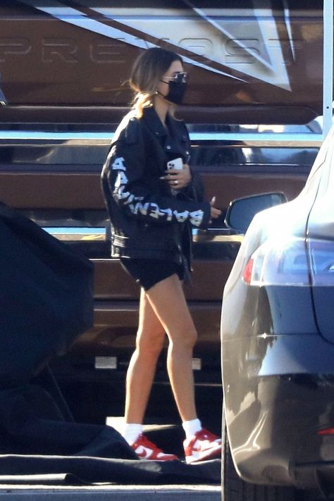 Nike Dunk Low Outfit Woman, Nyc Aesthetic Outfit, Dunk Low Outfit Women, Nike Dunk Low Outfit, Dunks Outfit Woman, Hailey Bieber Street Style, Dunks Outfit, Looks Street Style, Sb Dunk