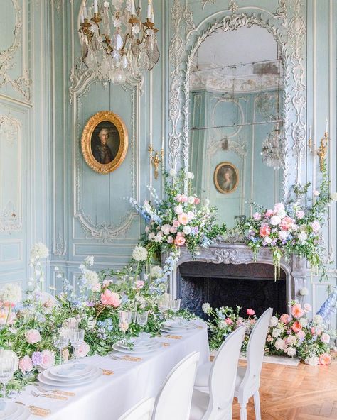 A few favorites that make me so extremely happy!!! #weddinglove #dcweddingphotography #destinationweddingphotography… | Instagram Bridgerton Kitchen Aesthetic, Royalcore Wedding Theme, Regency Core Wedding, Rococo Themed Wedding, Bridgerton Set Design, Casa Del Mar Wedding, Bridgerton Home Decor, Bridgerton Bedroom Aesthetic, Regency Blue Wedding