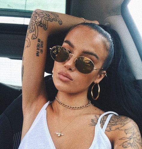 Sophie Floyd, Woman With Tattoos, Smiley Piercing, Skin Art, Piercing Tattoo, Jewelry Inspo, Inspirational Tattoos, Looks Style, Future Tattoos