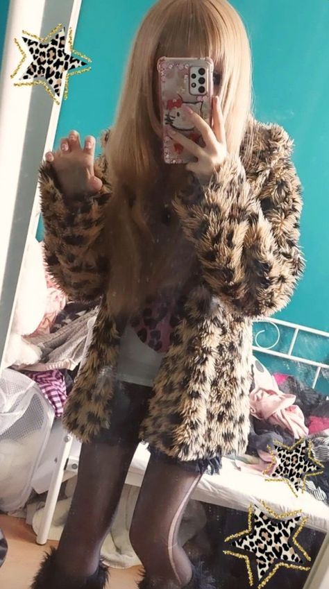 Ane Gyaru Outfit, Gyaru Fashion Kogal, Garyu Outfits, Tsuyome Gyaru Outfit, Tsuyome Gyaru Fashion, Leopard Print Gyaru, Kogal Gyaru Outfit, Gyaru Sweater, Gyaru Fashion 90s