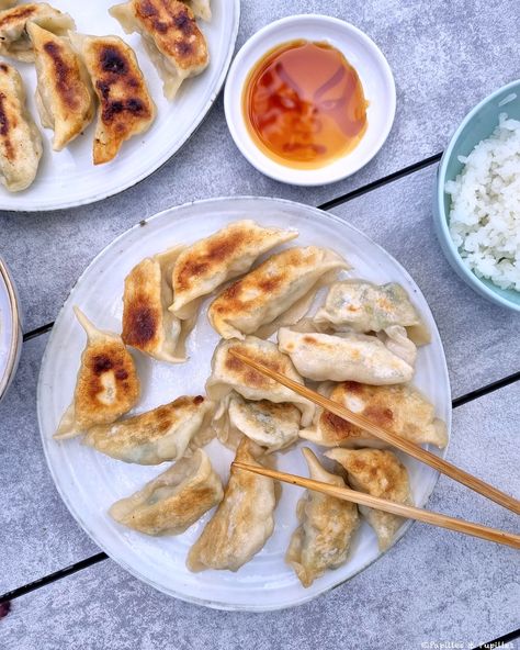 Comment faire des gyozas au porc et à la ciboulette Eat Time, Chinese Cooking, Time To Eat, Beignets, Restaurant Recipes, Ravioli, Dipping Sauce, Japanese Food, Madagascar